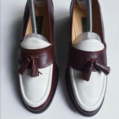 Woman’s Cole Haan Brown And White Leather Tassel Loafer, Worn Once In Its 20’s Years, Perfect Condition Literally, Handmade In Italy. Calfskin Leather And Leather Stacked Heels. White Tassel Loafers With Leather Sole For Formal Occasions, Formal White Tassel Loafers With Leather Sole, White Tassel Loafers With Rubber Sole For Formal Occasions, White Tassel Loafers With Leather Sole For Business, White Slip-on Tassel Loafers For Formal Occasions, White Tassel Loafers With Leather Sole And Round Toe, White Round Toe Tassel Loafers For Galas, White Slip-on Tassel Loafers For Business, White Tassel Loafers With Round Toe For Galas