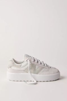 302 Court Sneakers | Free People European Sneakers Street Styles, Trendy Woman Shoes, It Girl Shoes 2024, Cute Trendy Sneakers, Tennis Shoe Aesthetic, Comfy Slip On Shoes, Nice Shoes Women Sneakers, Quiet Luxury Sneakers, Women's White Sneakers