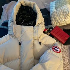 Canada Goose Aliston Coat Size S With Multiple Pockets Warm M I Live In Chicago And Is Ok In Winter Super Warm Includes Billing Receipt Box And The Cover Dust Bag This Jacket Is A Pillow Too Used A 2/3 Times And Purchase Last Winter Almost New Canada Goose, Canada Goose Jackets, Dust Bag, Chicago, Jackets & Coats, Jackets For Women