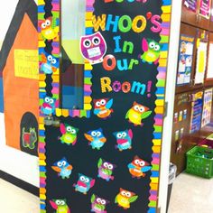 a classroom door decorated with owls and the words who's in our room