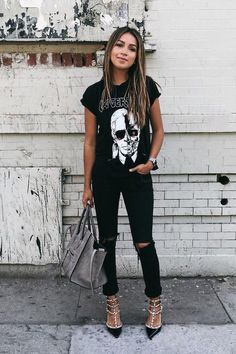 Julie Sarinana, Sincerely Jules, Hipster Outfits, Rocker Chic, Valentino Rockstud, Mode Inspo, Mode Vintage