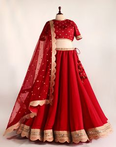 Red Lehenga Outfit, Aesthetic Borders, Bridal Choli, Lehenga Red, Lehenga Gown, Anarkali Dress Pattern, Simple Gowns, Red Lehenga, Colour Combo