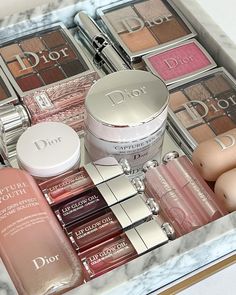 Profumo Victoria Secret, Koleksi Makeup, Dior Lipgloss, Dior Lip Glow, Makeup Bag Essentials, Ladybug And Cat Noir, Fancy Makeup, Dior Makeup, Soft Makeup