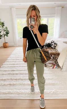 Olive Pants Casual Outfit, Green Linen Joggers Outfit, Green Khaki Joggers Outfit Women, Groucho Pants Outfit, Joggers And Hat Outfit, Joggers Summer Outfit Women, Womens Cargo Joggers Outfit, Women Cargo Joggers Outfit, Green Joggers Outfit Summer