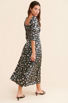 Rent Sweetheart Floral Midi Dress from Nuuly. Pick 6 items for $98/month. Free shipping + returns. Chic Floral Square Neck Dress For Brunch, Elegant Floral Square Neck Dress For Day Out, Elegant Floral Dress With Square Neck For Brunch, Chic Floral Dress With Square Neck For Casual Wear, Chic Floral Dress With Sweetheart Neckline For Brunch, Chic Square Neck Floral Dress For Casual Wear, Chic Floral Dress With Square Neck, Mid-length Floral Print Dress For Date Night, Chic Square Neck Floral Dress