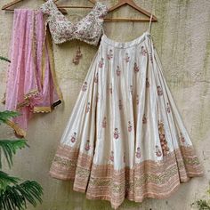 Ivory and pink thread and mirror work lehenga set Priti Sahni - Fabilicious Fashion Mirror Beads, Mirror Work Lehenga, Raw Silk Lehenga, Zardosi Work, Zardozi Work, Pearl Work, Resham Work, Pink Thread, Work Lehenga