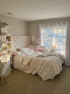 a bedroom with a bed, desk and chair in it's centerpieces