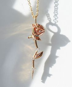 Sofia Zakia, Rose Gold Aesthetic, Flower Resin Jewelry, Engagement Necklaces, Gold Rings Fashion, Solid Gold Chains, Rose Pendant, Gold Jewelry Necklace, Rose Necklace