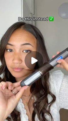 Anne Li on Instagram: "So easy! #haircare #hairtutorial #hairtips" How To Do Curls With Straightener, How To Wave Your Hair, How To Do Curls, Hair With A Straightener, Easy Beach Waves, Curls With Straightener, Curl Hair With Straightener, Easy Curls, Hair Tricks