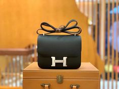 HM Constance 23 Epsom Black For Women Fendi Peekaboo, Snap Lock, Hermes Constance, Womens Handbags, Stylish Handbags, Luxury Products, Hermes Bags, Evening Clutch Bag, Logo Stamp