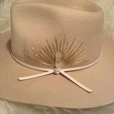 New Tagged 57 Cm Adjustablewool Cashmere Gorgeous Structured Rancher With Leather And Selenite Crystal Cool Cowboy Hats, Beaded Hats Native American, Custom Cowgirl Hats, Burning Hats, Brown Leather Hat, Art Hats, Hat Burning, Custom Cowboy Hats, Hat Bar