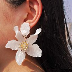 Brand New High Quality Color: White Flower 2.75inch Zara Chic White Flower Drop Earrings, Chic White Flower-shaped Earrings, White Flower Earrings For Party, White Flower-shaped Earrings For Party, White Flower-shaped Party Earrings, Spring Party White Flower Earrings, White Flower Decorated Earrings For Parties, Elegant Flower Shaped Earrings For Beach, Elegant Flower Earrings For Beach