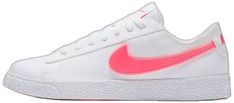 Retro White Skate Shoes For Streetwear, Retro White Skate Shoes For Sports, White Skate Shoes With Gum Sole For Skateboarding, Nike Casual Skate Shoes, Classic White Skate Shoes For Spring, White Nike Skate Shoes With Gum Sole, Nike Skate Shoes With Gum Sole For Spring, Nike White Skate Shoes With Gum Sole, Casual Nike Sneakers For School