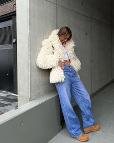 Outfits To Wear With Timberlands Women, Pink Timbs, Style Timberland Boots, Oversized Fur Coat