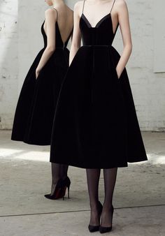 Wedding Dress Black, V Neck Prom Dresses, Alex Perry, Velvet Midi Dress, Evening Dresses Short, Black Prom Dress, Backless Prom Dresses, Black Evening Dresses, Tea Length