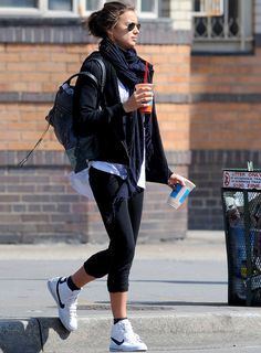 comfy outfit Irina Shayk Photos, Sporty Chic Outfits, Look Legging, Gym Style, Irina Shayk, Sporty Outfits, Sporty Chic, Girls Wear