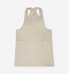 an apron is shown with straps on the front and back, as well as a pocket for