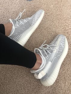 Yeezy Sneakers Women, Yeezy Sneakers Outfit Women, Womens Yeezy Shoes, Adidas Yeezy Outfit, Yeezy Women, Yezzy Shoes Women, Shoes Sneakers Trendy, Yeezy Static