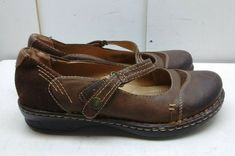 Previously owned in good condition Earth Alder Brown Leather Slip On Ankle Strap Mary Jane Casual Women's Shoe 8.5B Joe Brown Shoes, Chelsea Brown, Mary Jane Shoes Flat, Mary Jane Shoes Womens, Casual Shoe, Buckle Shoes, Mary Jane Flats, Taos, Brown Sandals