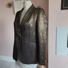 Make A Statement In This Stunning Eye-Catching Ann Klein Unique Blaze Almost A Fish Scale Pattern With Metallic Shiny Muted Gold And Black. 88% Polyester 12% Metallic Working Hidden Pockets One Button Closure Lined And Built In Light Shoulder Pads Chest Lying Flat 20 Arm Inseam 16 Length Down Back 28 Shoulders 16 Gold Blazer For Winter Workwear, Gold Winter Workwear Blazer, Gold Winter Blazer For Work, Gold Fitted Outerwear For Work, Fitted Gold Outerwear For Work, Luxury Gold Blazer With Hidden Button Closure, Elegant Gold Double-breasted Blazer, Tailored Gold Single-breasted Outerwear, Gold Single-breasted Outerwear With Notch Lapel