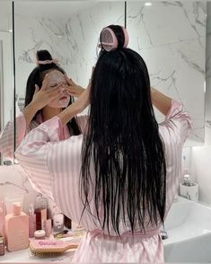 Instagram Baddie, Pink Lifestyle, Vogue Beauty, Pretty Skin, Healthy Lifestyle Inspiration, Pink Girly Things, روتين العناية بالبشرة, Night Routine, Clean Girl