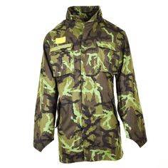 Green Utility Jacket With Flap Pockets For Winter, Utility Hunting Windbreaker For Fall, Utility Windbreaker For Hunting In Fall, Military Style Khaki Parka For Outdoor Activities, Green Outerwear With Flap Pockets For Outdoor, Military Style Hunting Outerwear With Multiple Pockets, Combat Style Khaki Parka For Outdoor Activities, Combat Style Khaki Utility Jacket For Outdoor, Khaki Combat Parka For Outdoor Activities