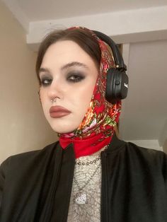 Uninterested Face, Slavic Girl Makeup, Slavic Makeup Russian Style, The Craft Makeup, Wierd Outfits, Russian Makeup Look, Slavic Headscarf, Indie Sleaze Makeup, Casual Goth Makeup