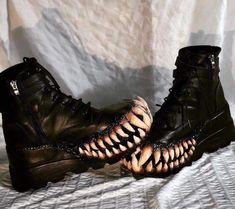 Venom Shoes, Goth Shoes, Artist Aesthetic, Shoes Custom, Estilo Punk, Fantasy Fashion, Character Outfits, Venom