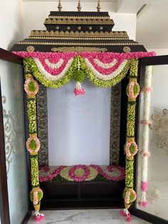 Door Flower Decoration, Pooja Room Decor, Leaf Decor Wedding, Pooja Door, Pooja Door Design, Mandir Decoration, Pooja Decor, Home Flower Decor, Doorway Decor