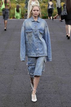 Givenchy 2023, Spring Summer 2023 Fashion, Peter White, The Sartorialist, Gigi Hadid Outfits, Denim Sweater, Summer Denim, Spring Summer 2023, Gigi Hadid