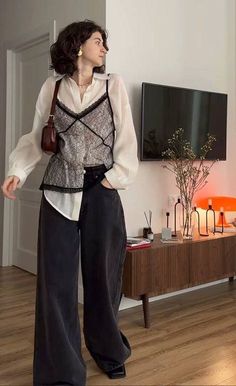 Short Dress Over Jeans Outfit, White Blouse Styling, Old Money Concert Outfit, White Shirt And Black Pants Outfit, How To Layer Clothes For Summer, Layering Clothes Aesthetic, Black Pants White Shirt Outfit, Layered Winter Outfits Street Style, Japanese Business Casual