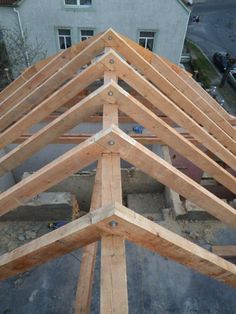 the roof trusses are being installed on this house