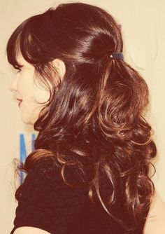 Zooey Deschanel Eyes, Mascara Bleu, Zooey Deschanel Hair, Wedding Hairstyles With Bangs, Zooey Deschanel Style, Zooey Deschanel, Dye My Hair, Cut My Hair, Hair Envy