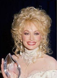 Dolly Parton Hairstyle Messy Feminine Layers Golden Wavy Synthetic Hair Wigs Dolly Parton Wigs, Halle Berry Hairstyles, Ciara Hair, 16 Inch Hair, Grey Hair Wig, Cheap Human Hair Wigs, Kardashian Hair, Rihanna Hairstyles, Wavy Hair Extensions