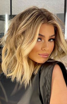 Golden Blonde Hair, Cool Blonde Hair, Blonde Hair Inspiration, Golden Blonde, Short Blonde Hair, Balayage Highlights, Hair Color Trends, Blonde Balayage