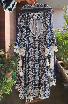 Lawn Dress Design Ideas 2024, Trendy Neck Designs, Pretty Dresses Casual, Simple Dress Casual, Lace Dress Design, Dress Designing, Simple Kurta Designs, Latest Dress Design