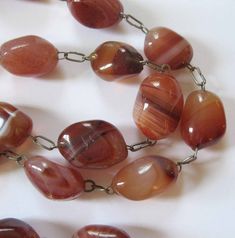 Brown Vintage Agate Necklace, Vintage Agate Oval Beaded Necklaces, Vintage Brown Agate Necklace, Vintage Red Agate Necklace, Vintage Agate Necklaces With Polished Beads, Vintage Agate Necklace With Natural Stones, Vintage Amber Agate Necklaces, Antique Amber Agate Necklace, Vintage Agate Gemstone Beaded Necklaces