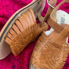 Experience the authentic craftsmanship of Mexico with our handmade Huaraches, skillfully crafted by Mexican artisans 🌞 For the perfect fit, we recommend selecting a size down if you wear a half size (e.g., if you typically wear 8.5, choose size 8). Our Huaraches feature premium leather that naturally stretches and molds to your feet over time, ensuring personalized comfort with every step. Discover more styles and join our community on Instagram! Follow @currashop for exclusive updates and insp Casual Brown Huarache Sandals Fair Trade, Casual Handmade Brown Sandals, Casual Brown Handmade Sandals, Artisan Brown Huarache Sandals For The Beach, Artisan Brown Huarache Sandals For Summer, Handmade Brown Artisan Huarache Sandals, Handmade Artisan Brown Huarache Sandals, Brown Fair Trade Huaraches For Summer, Summer Brown Fair Trade Huaraches