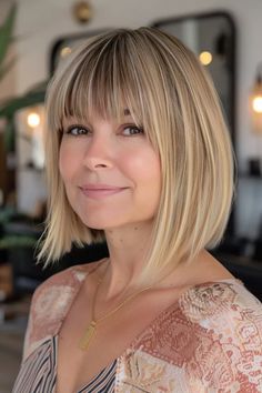 37 Short Bobs With Bangs Hairstyles for the Ultimate Effortless and Stylish Look Straight Bob Haircut With Bangs, Straight Bob With Bangs, Bobs With Bangs, Fine Hair Bangs, Bobbed Hairstyles With Fringe, Lob Hairstyles, Short Bobs With Bangs, Short Bobs, Bob Hairstyles With Bangs