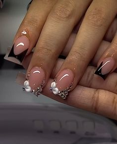 Cute Short Bling Nails, Short But Cute Nails, Nail Ideas Short Natural, Short Frenchies With Designs, Short Oval Nails Designs Simple, Cute Short Nails Christmas, Short Square Nails With Charms, New Years Nail Ideas Short, Hard Nails Short