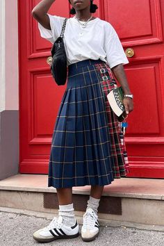 Fall Fashion Staples, Kilt Outfits, Inexpensive Clothes, Tartan Skirt, Fall Staples, Outfit Inspiration Fall, Outfit Trends, Pastel Hues, Outfit Inspo Fall