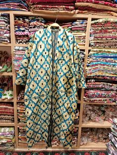 Uzbek Silk Velvet İkat Handwoven Kimono,silk Velvet, kimono, handwoven Fabric,free size. Boho Textiles, Kimono Boho, Velvet Kimono, Silk Ikat, Handwoven Fabric, Boho Kimono, Silk Velvet, Dress Clothes For Women, Free Size