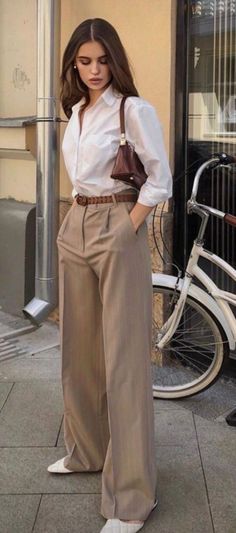 Aesthetic Buisness Clothes, Formal Clothing Aesthetic, Elegant Brown Aesthetic, Boss Girl Aesthetic Outfits, Hourglass Old Money Outfits, Elegant Clothing Aesthetic, Elegant Business Outfits Women, Old Money Outfit Ideas Women, Ethereal Woman Aesthetic