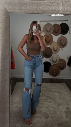 Casual Pizza Date Outfit, Going To Cafe Outfit, Outfit Ideas For Late 20s, Casual Hamptons Style, Red River Outfits Women, New Boho Style, 20 Something Outfits, Western Stylish Outfits, Trending Jackets Women 2023