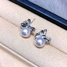 Highline: Famous Style Product Information OriginJapan MaterialAkoya Pearl, 18k Gold and Diamond DimensionsSize Approx. 1.4 x 1.8 cm Pearl Shaped: Round Size: 8-8.5 mm Quality: AAA Nacre: Very Thick Color: White Luster: Very High Accessories Yellow Gold: 2.1g of 18k Gold and 0.25ct of SI Quality Natural Diamond White Gold: 2.1g of 18k White Gold and 0.25ct of SI Quality Natural Diamond Formal White Gold Pearl Earrings, Silver Akoya Pearl Diamond Earrings For Formal Occasions, Formal Silver Diamond Earrings With Akoya Pearl, Exquisite White Round Diamond Earrings, Anniversary Akoya Pearl Earrings In Diamond White, Exquisite Aaa Quality Pearl Earrings For Formal Occasions, Exquisite Aaa Quality Pearl Earrings For Formal Events, Formal White Gold Akoya Pearl Earrings, Silver Akoya Pearl Earrings With Brilliant Cut