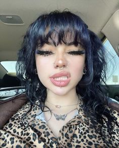 Vertical Labret Piercing, Vertical Labret, Big Nose Beauty, Makeup Cute, Face Piercings, Pretty Aesthetic, Cool Makeup Looks, Facial Piercings, Cute Piercings