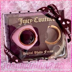 Juicy Couture Digital Picture Frame Keychain. Brand New In Original Box! Nwt Nib Never Used - Flawless Mint Condition Highly Collectable! Very Rare & Hard To Find Retired Limited Edition Retro Deadstock Live Your Y2k Girly Dreams With An Iconic Vintage Accessory. So Fun & Nostalgic. Keep Your Memories Close With This Cutie, & Make Your Own Personal Slide Show! Download Your Favorite Pics & Attach To A Purse Or Bag To Carry Wherever You Go! A Perfect Addition To Any Jc Collection Light Baby Bubbl Present Display, Cherry Gelato, Logo Film, Photo Frame Heart, Juicy Couture Watch, Album Photography, Aesthetic Angel, Brown Ribbon, Digital Picture Frame