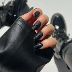 Acrylic Manicure, Kiara Sky, Matte Black Nails, Black Acrylic Nails, Short Coffin, Celebrity Nails, Edgy Nails, Gray Nails, Shiny Nails