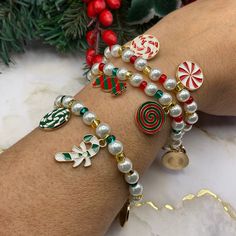 These cute Christmas candy cane theme stretchy bracelets are handcrafted personally for me, Derlis. There are three different styles for you to choose from: each bracelet has five assorted charms. You can get them as a set of 3 or individually. Also, you can choose your size bracelet. These bracelets are the perfect gift for friends, family members, wife, love ones, classmates during Christmas and New Year. Get the matching earring set: https://derlismatheusjewels.etsy.com/listing/1564988289 MAT Christmas Bracelets Beaded, Candy Cane Theme, Handmade Bracelets Tutorial, Outfit Ideas Christmas, Christmas Jewelry Diy, Christmas Party Table, Disney World Outfits, Bracelet Christmas, Jewelry Accessories Ideas