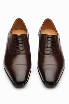 Dark brown leather oxford shoes with a semi squared toe. - Aza Fashions Masculine Cap Toe Oxfords For Office, Office Cap Toe Oxfords, Cap Toe Oxfords For Office, Classic Oxfords With Leather Sole And Square Toe, Classic Square Toe Oxfords With Leather Sole, Brown Square Toe Leather Formal Shoes, Brown Square Toe Leather Shoes For Formal Occasions, Brown Square Toe Leather Shoes For Formal, Oxford Shoes For Men